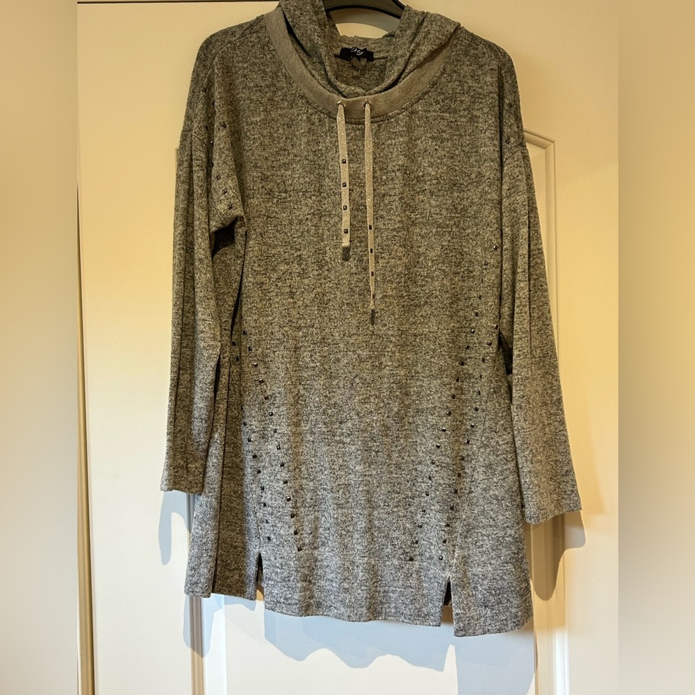 Cozy Gray Hooded Sweatshirt for Women